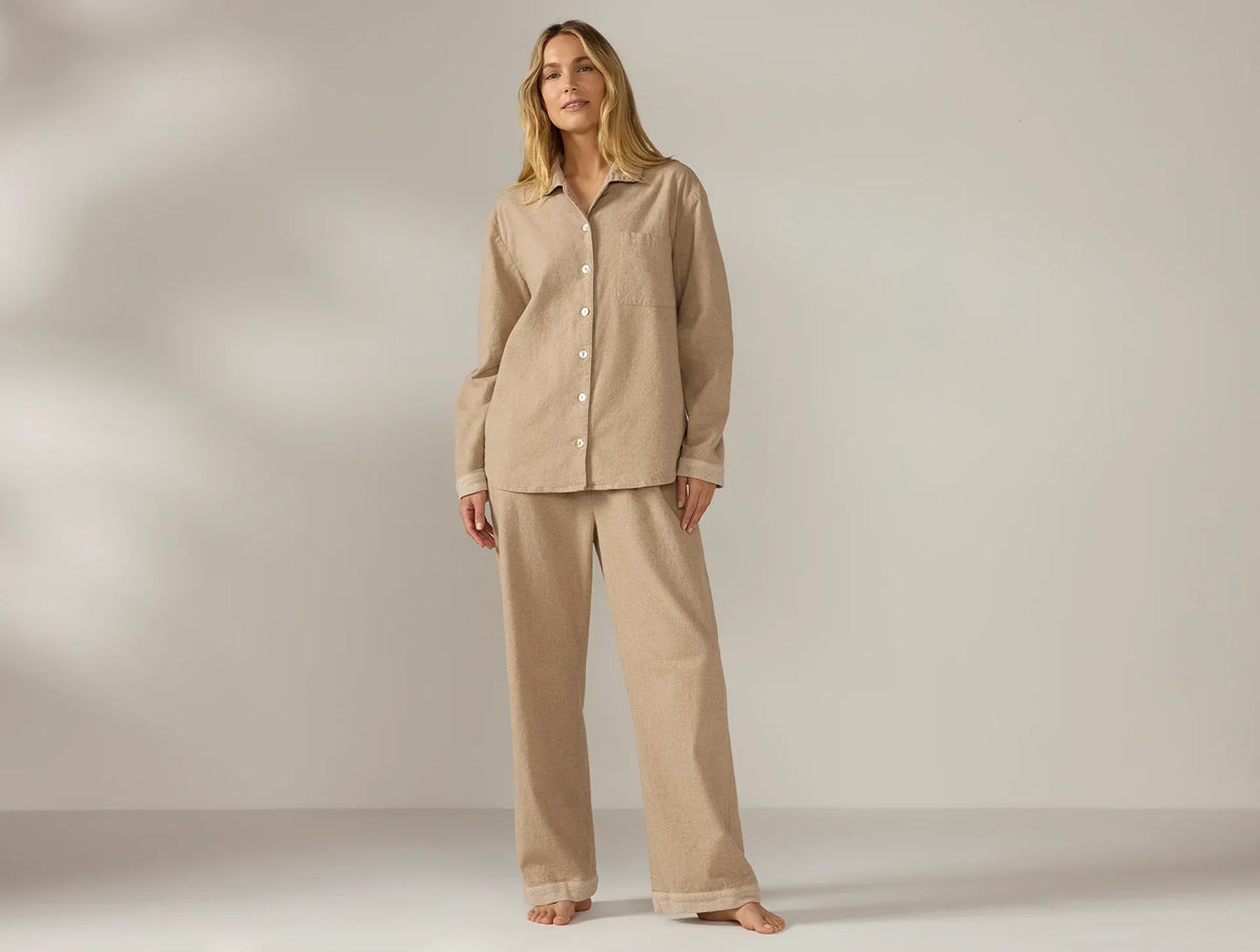 Coyuchi Camel Heather Women&#39;s Cloud Brushed Organic Flannel Pajama Set