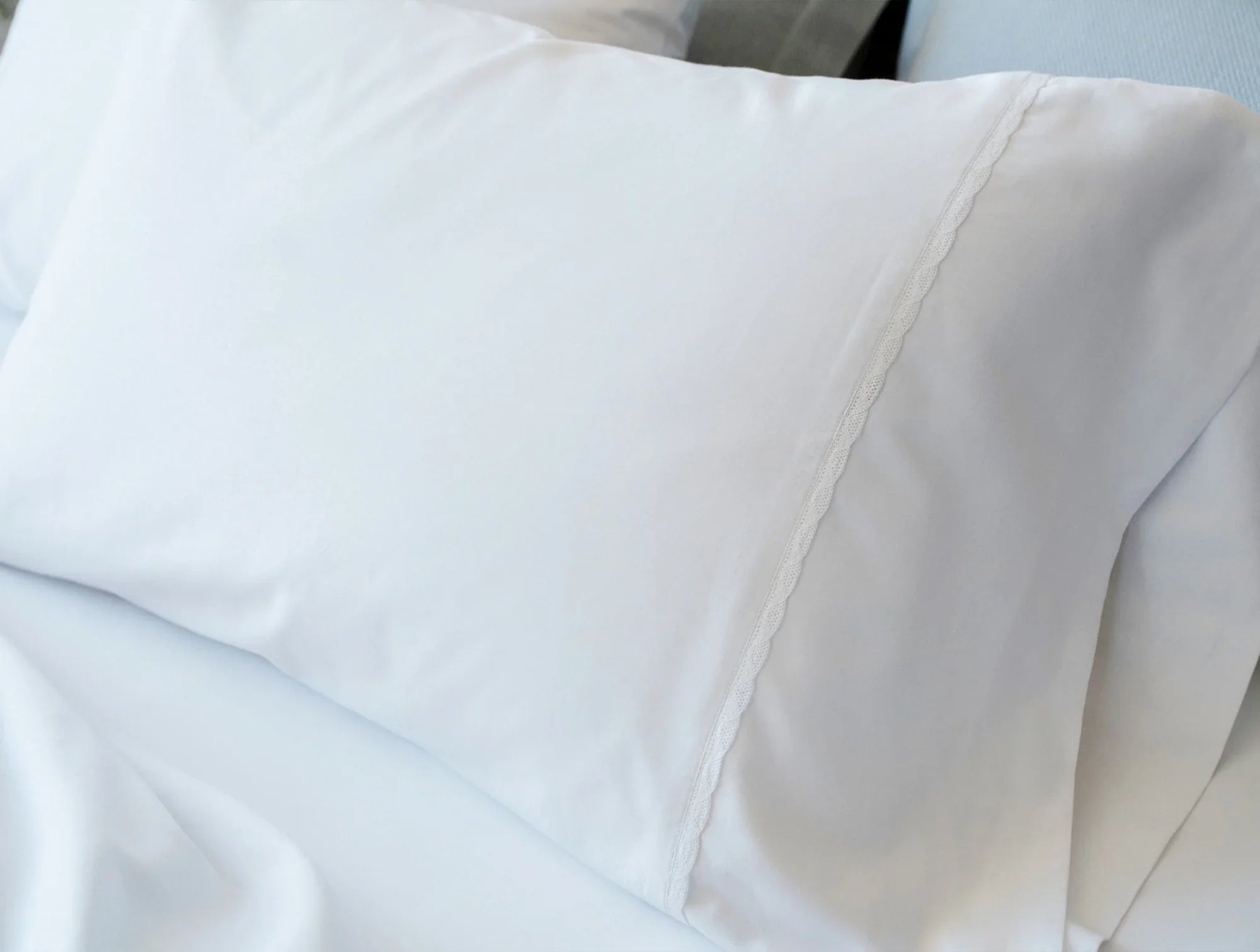 Coyuchi Queen Alpine White Scalloped Cloud Soft Organic Sateen Sheet Set