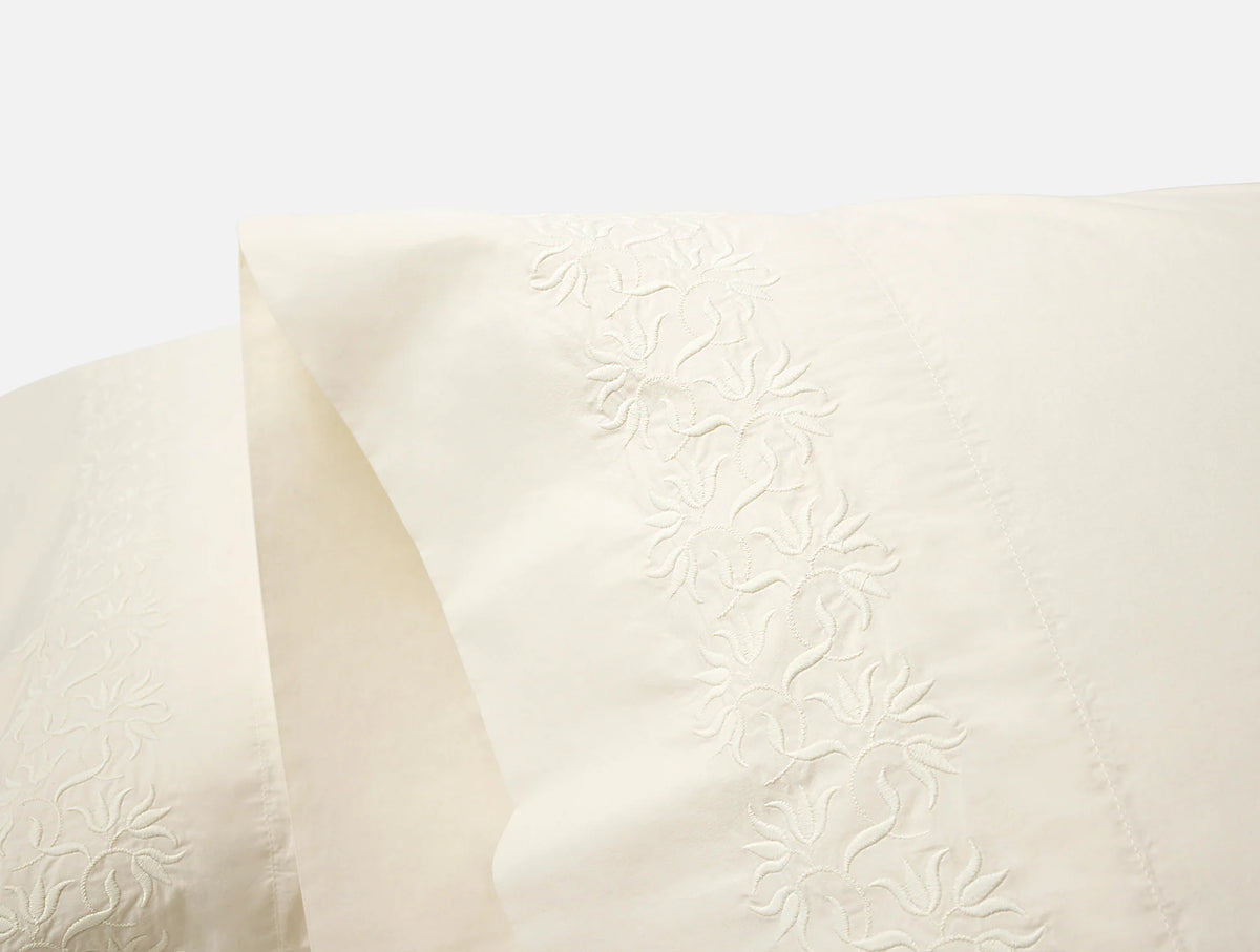 Coyuchi Queen Undyed Lily Refined Organic Percale Sheet Set
