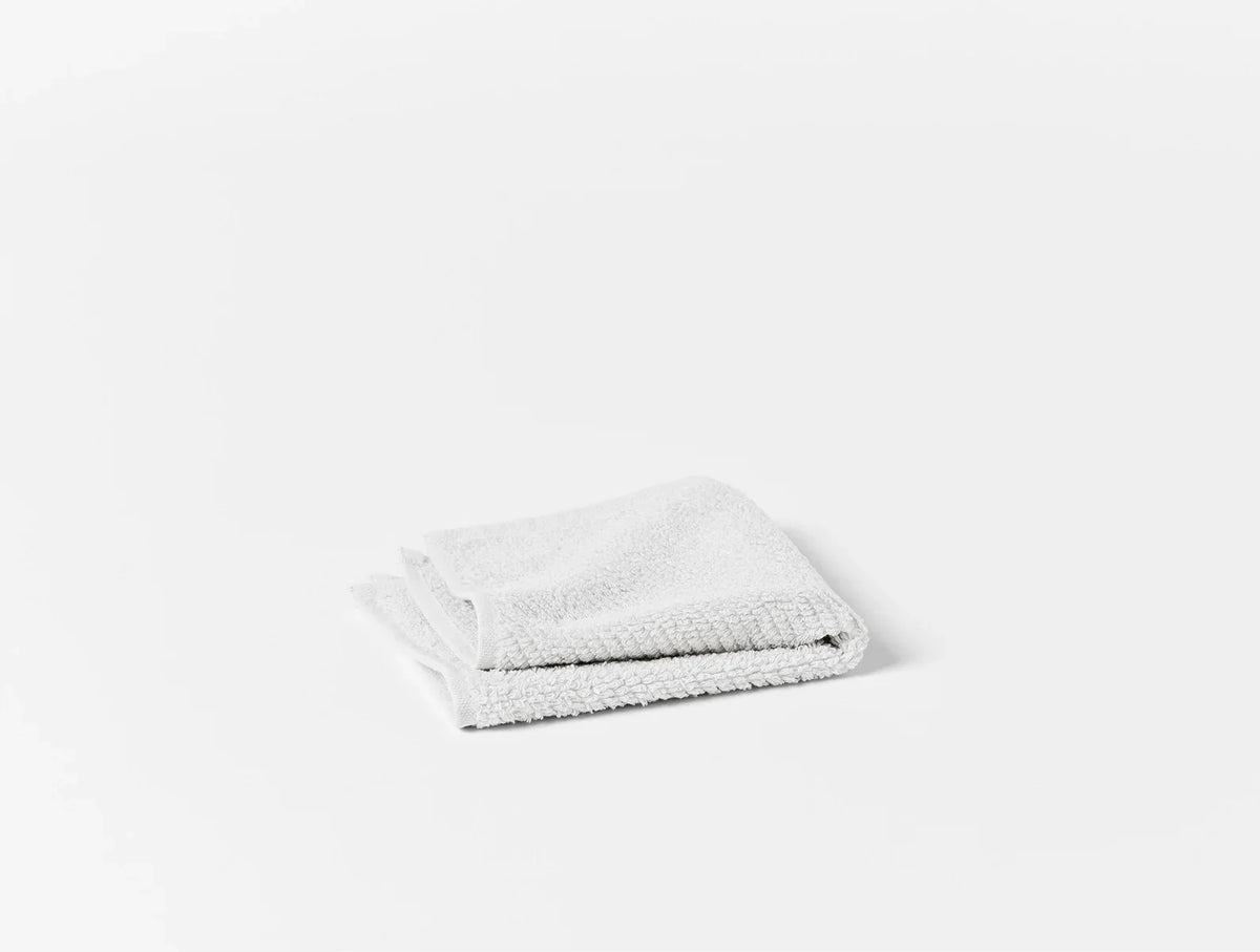 Coyuchi Wash Cloth Alpine White Air Weight Organic Towels &amp; Bath Mats